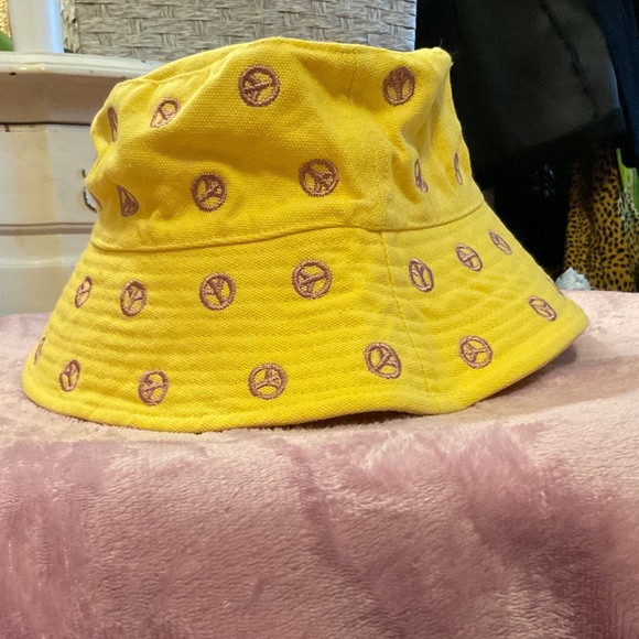 Urban Outfitters Accessories - BNWOT YELLOW AND PURPLE PEACE SIGN BUCKET HAT